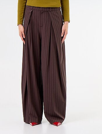 Pantalón ancho de tiro alto con pinzas