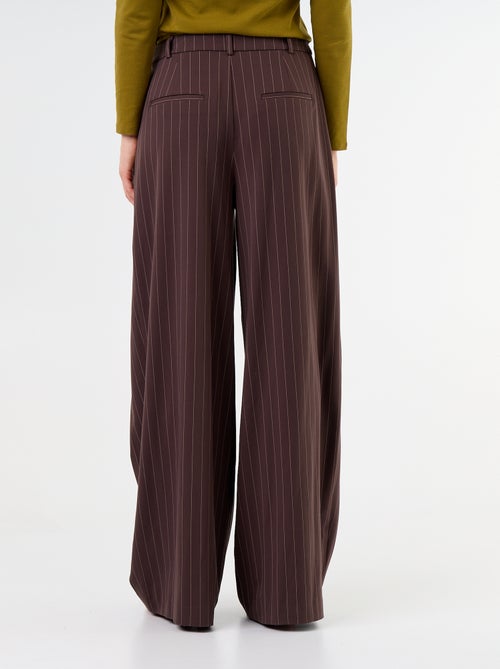 Pantalón ancho de tiro alto con pinzas - Kiabi Pantalón ancho de tiro alto con pinzas - Kiabi