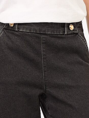 Pantalón ancho 'JDY' con botones decorativos en la cintura