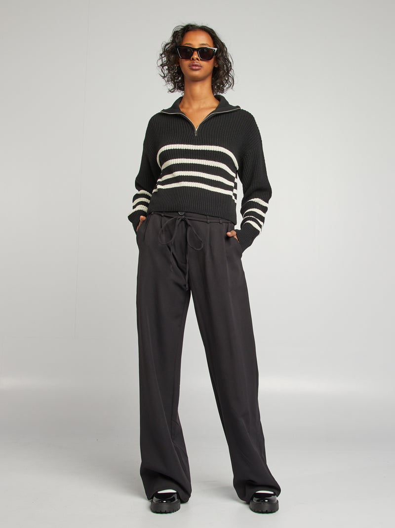 Pantalón ancho liso con cinturón negro - Kiabi
