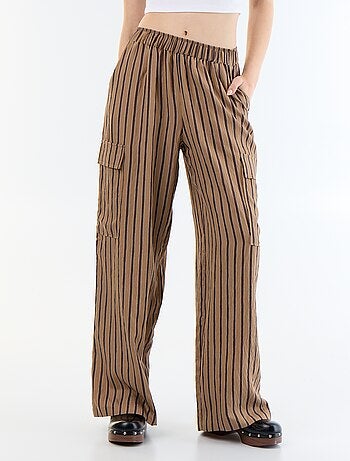 Pantalón ancho rayado con bolsillos de solapa