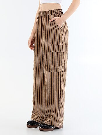 Pantalón ancho rayado con bolsillos de solapa