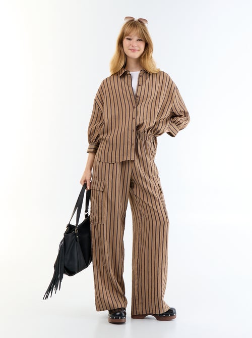 Pantalón ancho rayado con bolsillos de solapa - Kiabi Pantalón ancho rayado con bolsillos de solapa - Kiabi