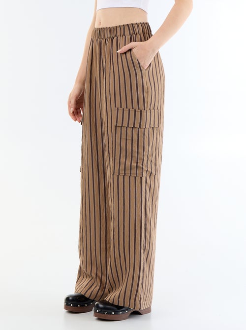 Pantalón ancho rayado con bolsillos de solapa - Kiabi Pantalón ancho rayado con bolsillos de solapa - Kiabi
