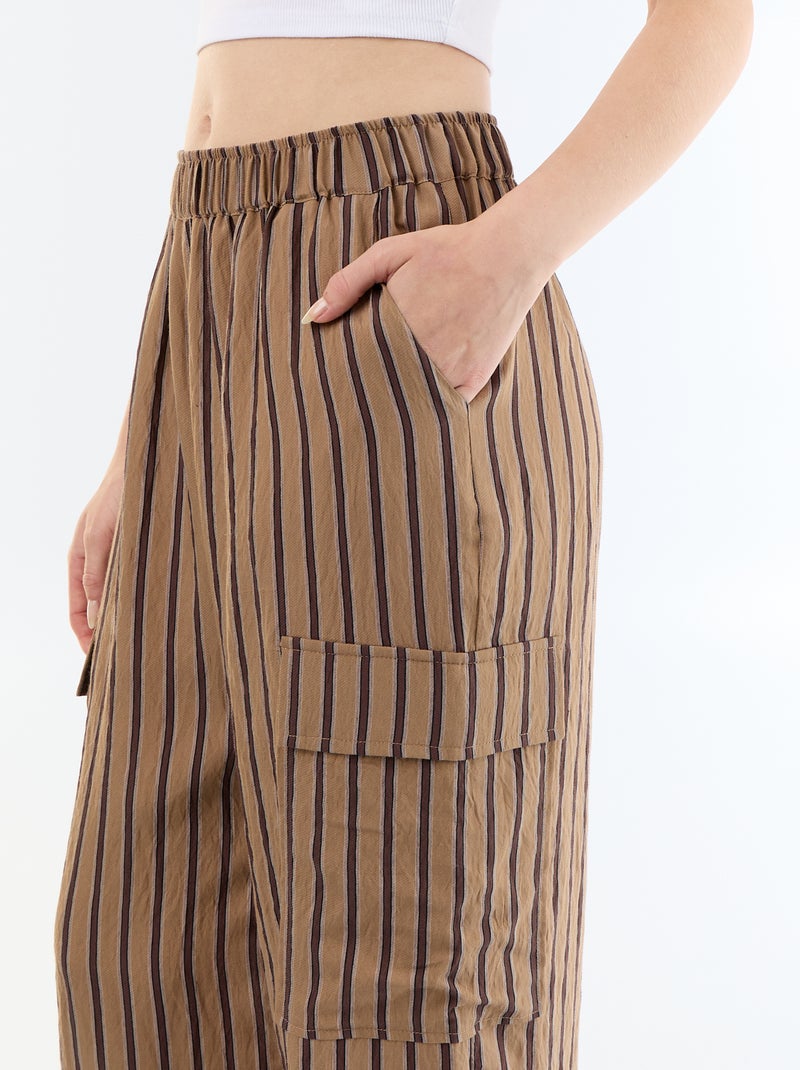 Pantalón ancho rayado con bolsillos de solapa Marrón oscuro - Kiabi