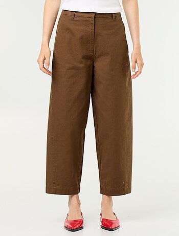 Pantalón ancho tipo barrel