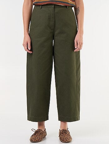 Pantalón ancho tipo barrel