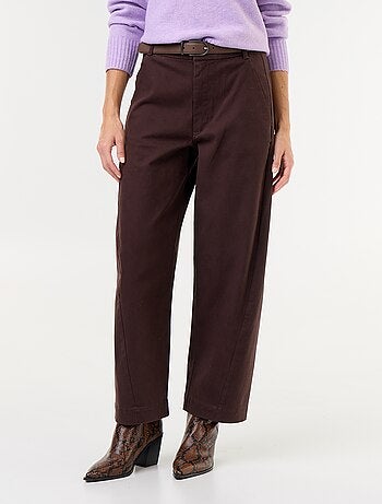 Pantalón barrel ancho + cinturón de polipiel