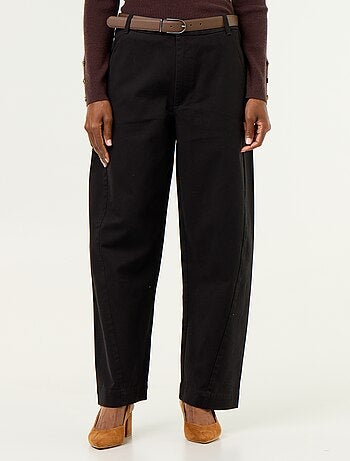 Pantalón barrel ancho + cinturón de polipiel