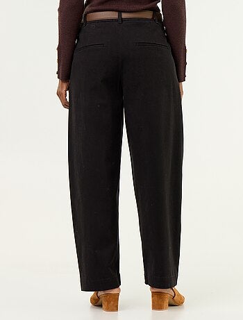 Pantalón barrel ancho + cinturón de polipiel