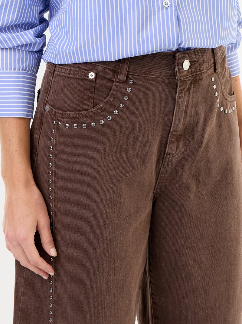 Pantalón barrel con detalles de tachuelas Marron - Kiabi