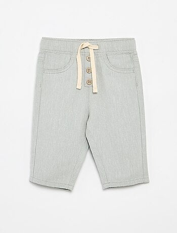 Pantalón blanco con rayas finas