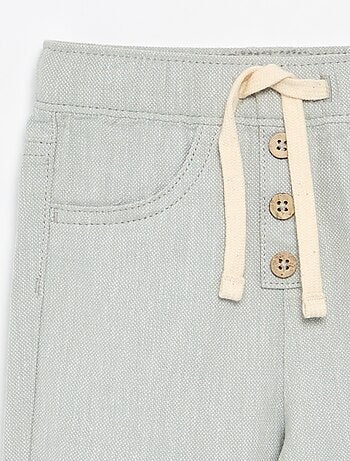 Pantalón blanco con rayas finas