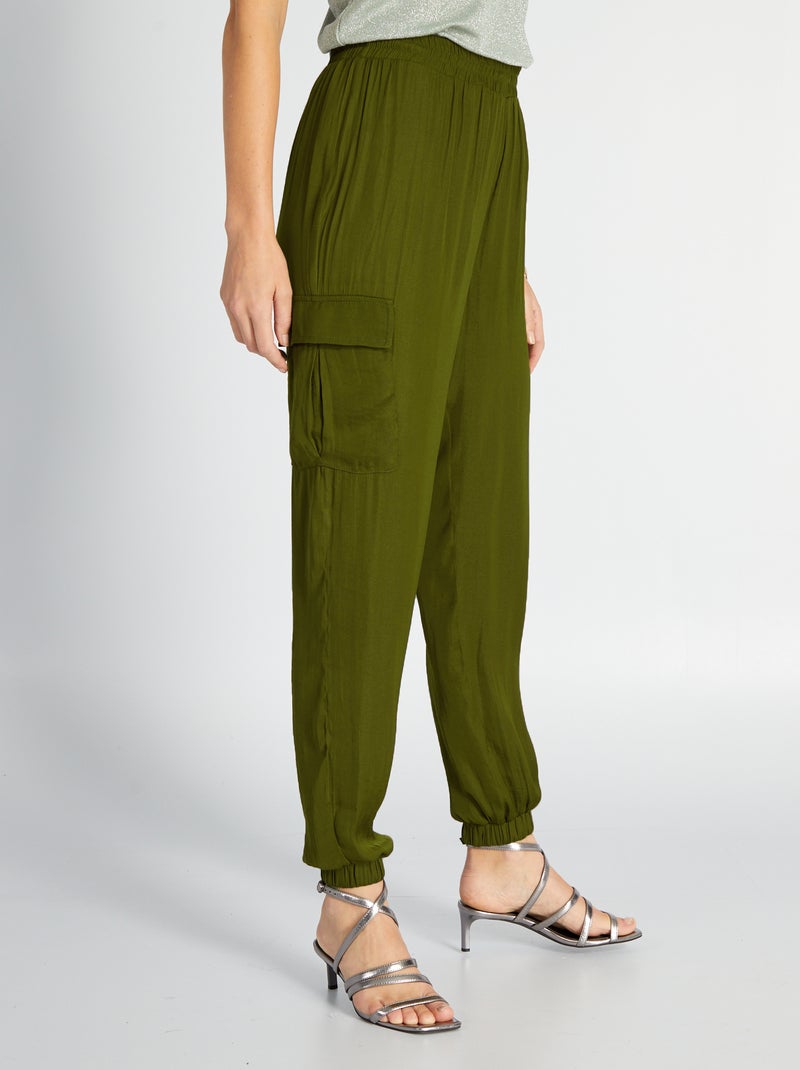 Pantalón cargo de raso VERDE - Kiabi