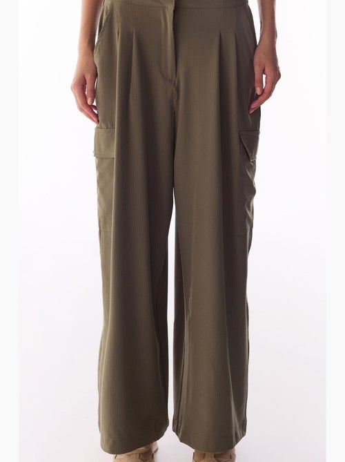 Pantalón cargo paracaídas plisado de tiro alto penti - Kiabi
