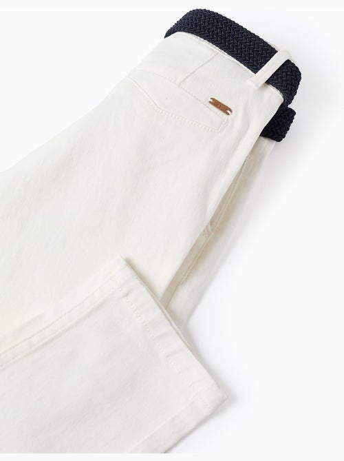 Pantalón chino ajustado de sarga con cinturón - Kiabi