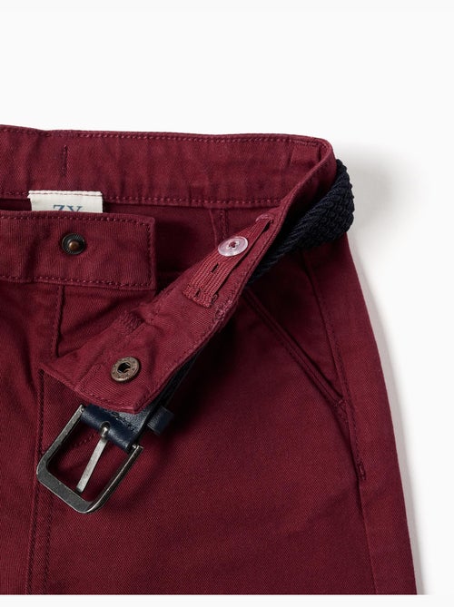 Pantalón chino ajustado de sarga con cinturón - Kiabi