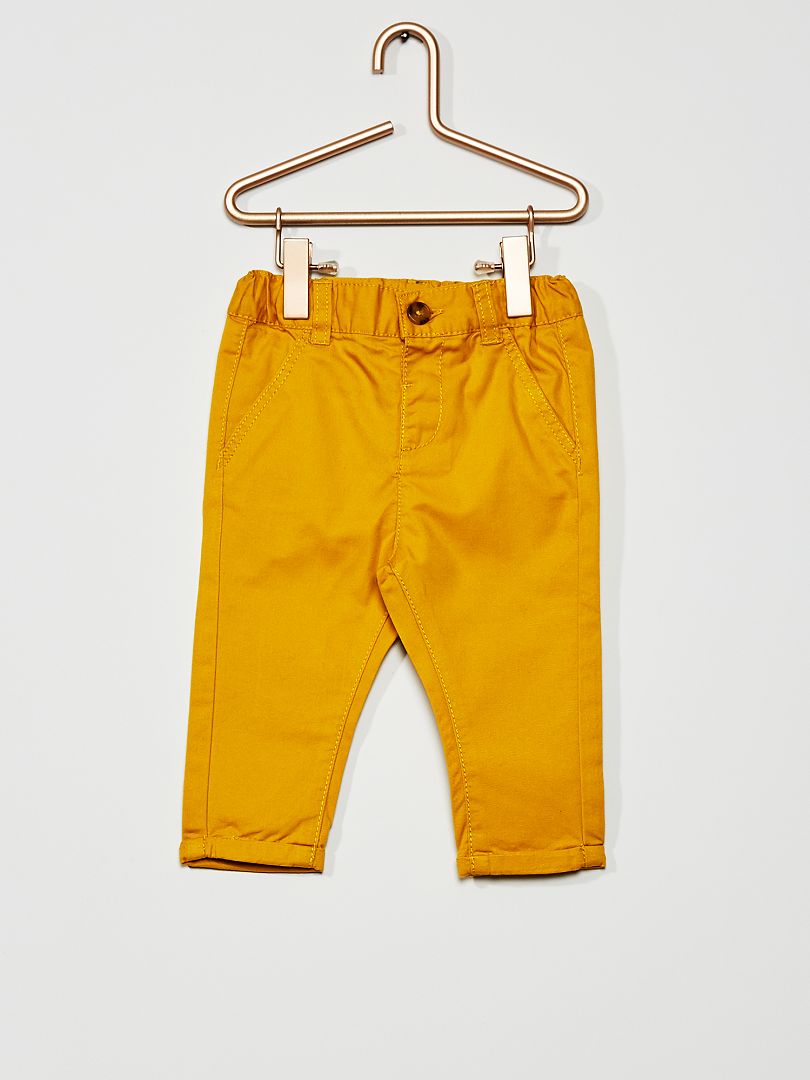 Pantalón chino amarillo bronce - Kiabi