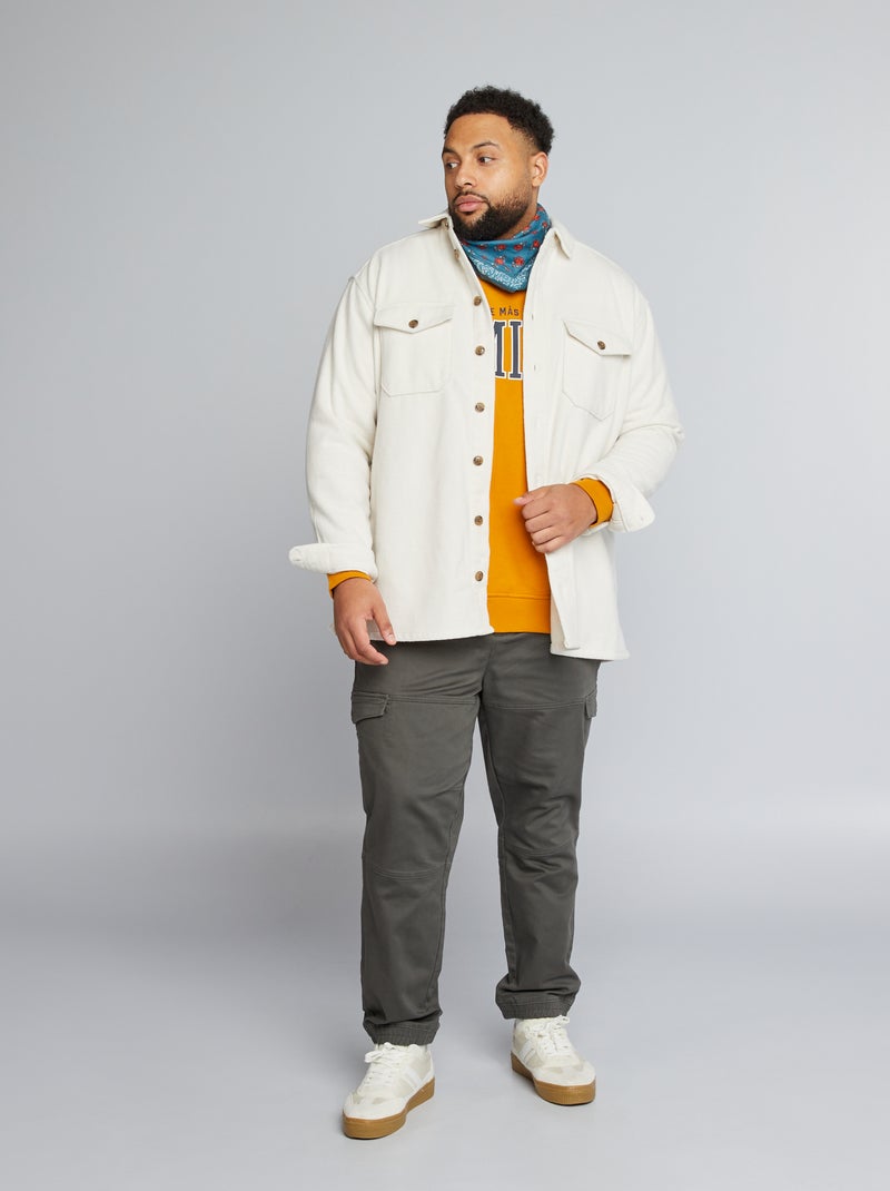 Pantalón chino con bolsillos en los laterales KAKI - Kiabi