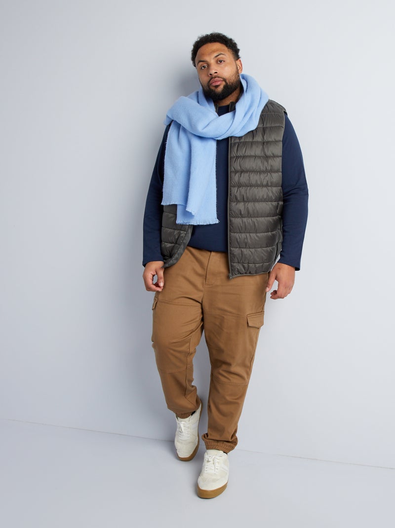 Pantalón chino con bolsillos en los laterales MARRON - Kiabi