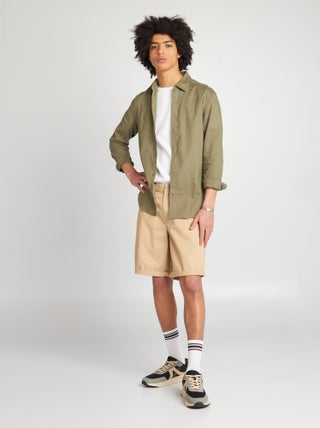 Pantalón chino corto y recto