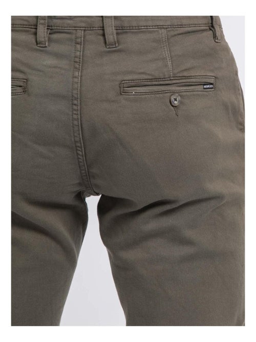 Pantalón chino coupe ajustée VALBACOL - Kiabi Pantalón chino coupe ajustée VALBACOL - Kiabi