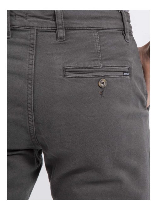 Pantalón chino coupe ajustée VALBACOL - Kiabi Pantalón chino coupe ajustée VALBACOL - Kiabi