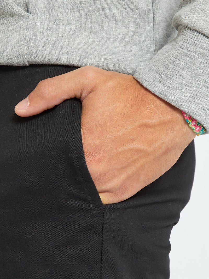 Pantalón chino de algodón elástico Negro - Kiabi