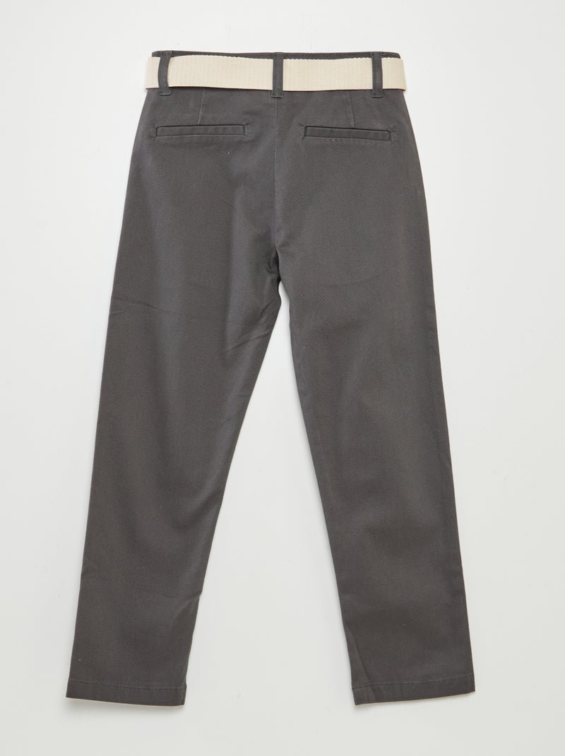 Pantalón chino de sarga con cinturón GRIS - Kiabi