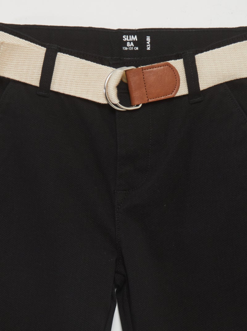 Pantalón chino de sarga con cinturón negro - Kiabi