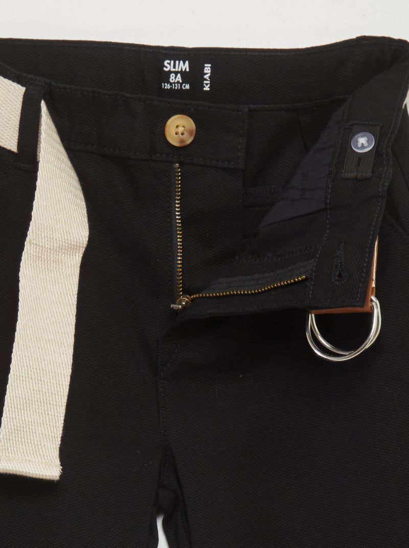 Pantalón chino de sarga con cinturón negro - Kiabi