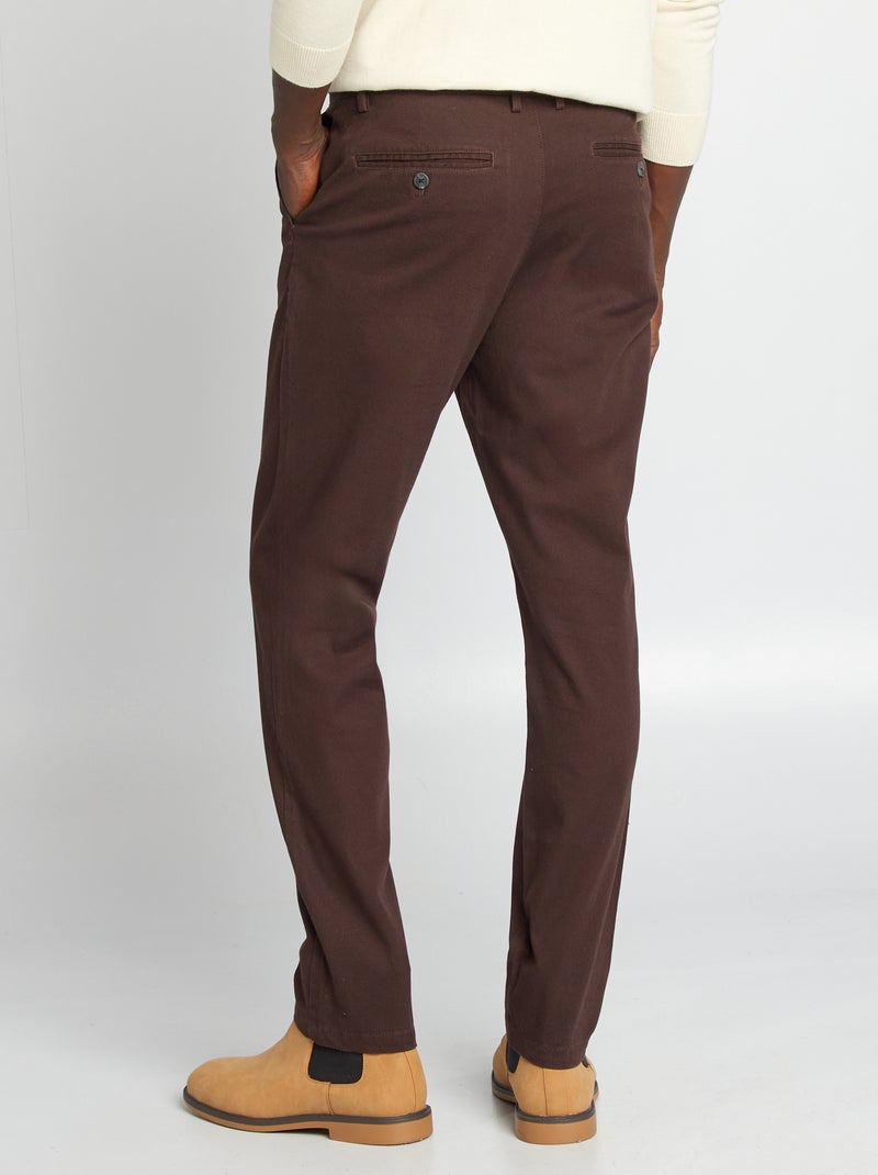Pantalón chino de sarga corte slim MARRON - Kiabi