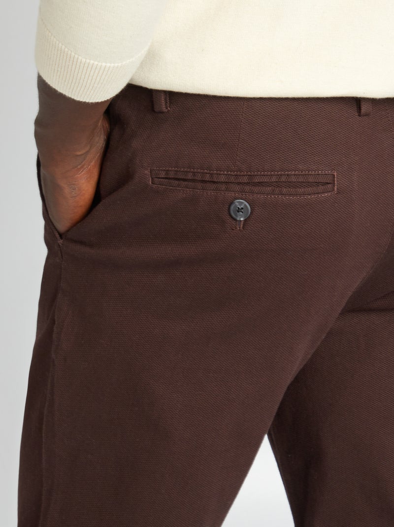Pantalón chino de sarga corte slim MARRON - Kiabi