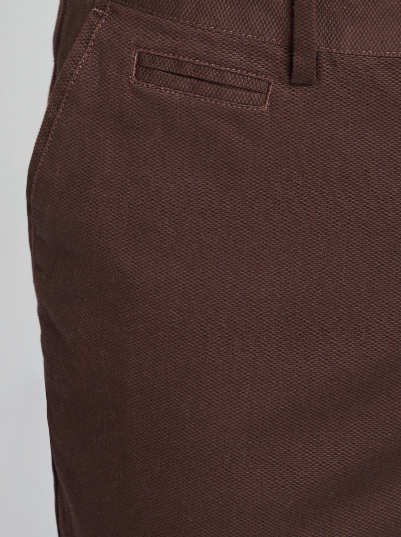 Pantalón chino de sarga corte slim MARRON - Kiabi