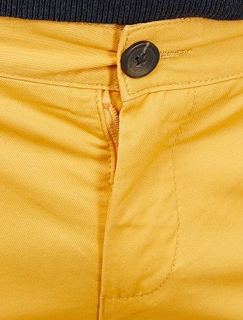 Hombre talla S-XXL - Pantalón chino de sarga de algodón elástica - Kiabi