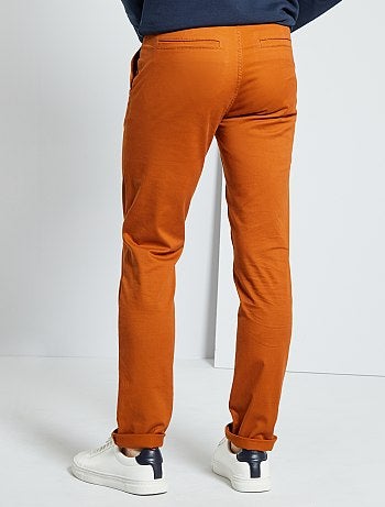 Hombre talla S-XXL - Pantalón chino de sarga de algodón elástica - Kiabi