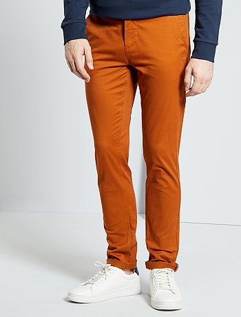 Hombre talla S-XXL - Pantalón chino de sarga de algodón elástica - Kiabi