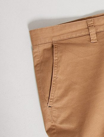 Pantalón chino de sarga elástico fitted - Kiabi