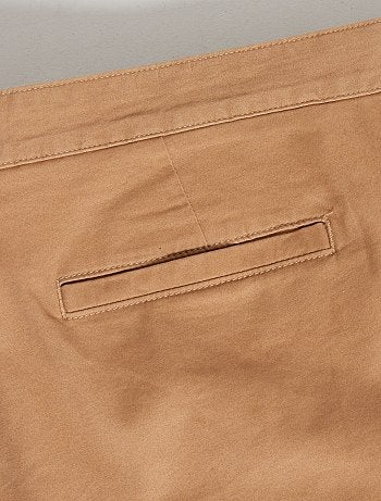 Pantalón chino de sarga elástico fitted - Kiabi
