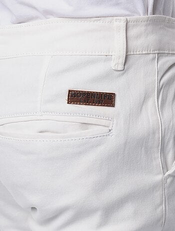 Pantalón chino liso