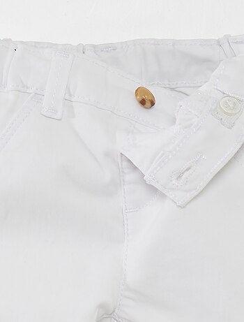Pantalón chino liso