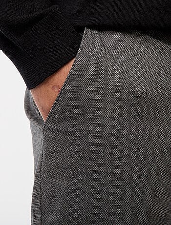 Pantalón chino liso de algodón elástico