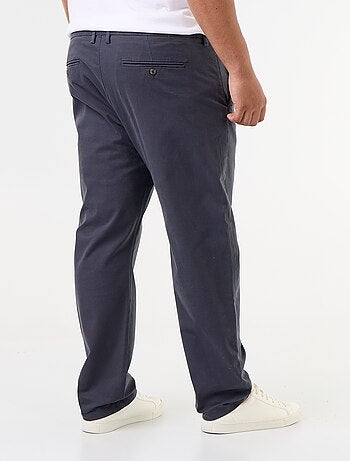 Pantalón chino liso de tiro estándar