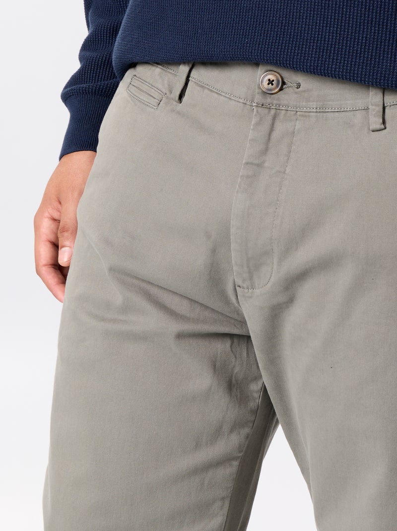 Pantalón chino liso de tiro estándar Caqui - Kiabi