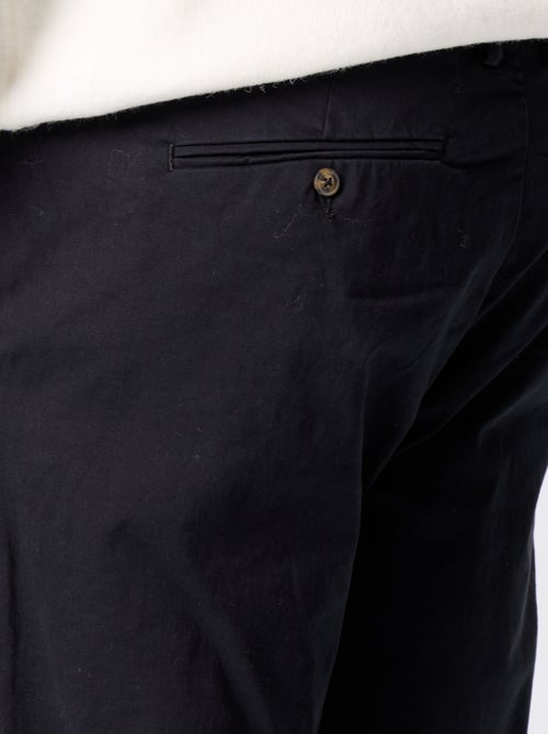 Pantalón chino liso de tiro estándar - Kiabi Pantalón chino liso de tiro estándar - Kiabi