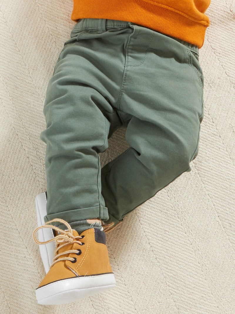 Pantalón chino liso VERDE - Kiabi