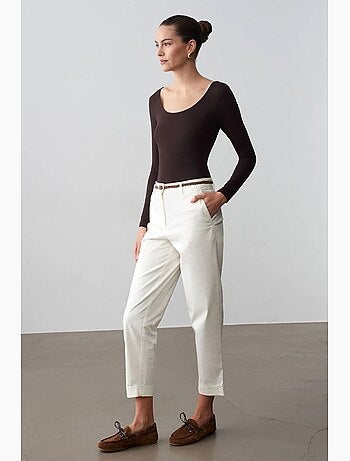 Pantalón chino recto con cinturón gabardina dilvin
