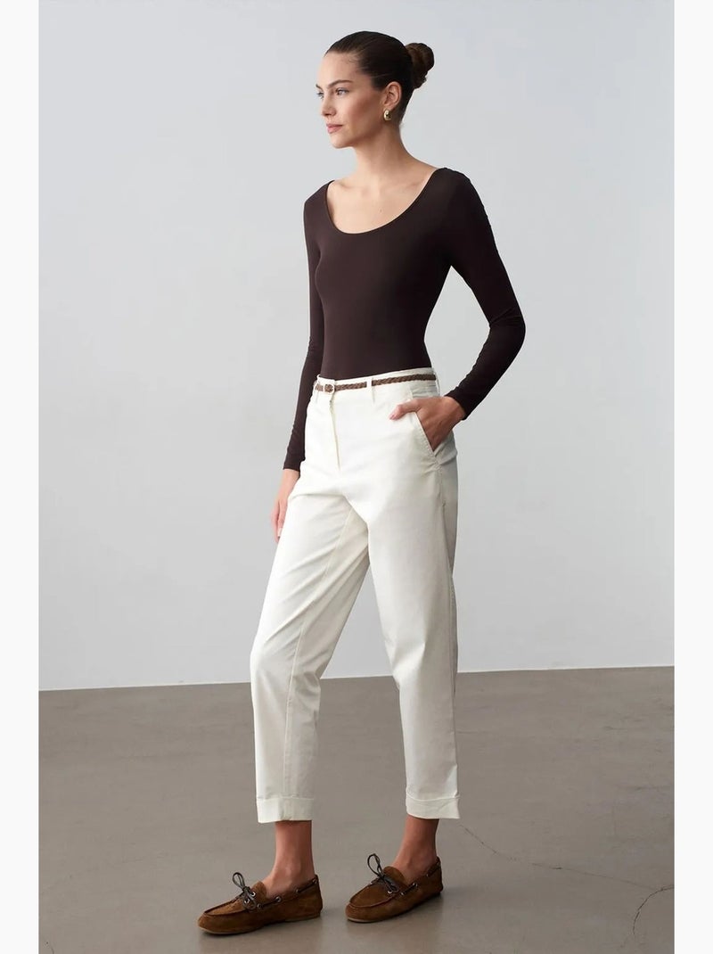 Pantalón chino recto con cinturón gabardina dilvin Blanco roto - Kiabi
