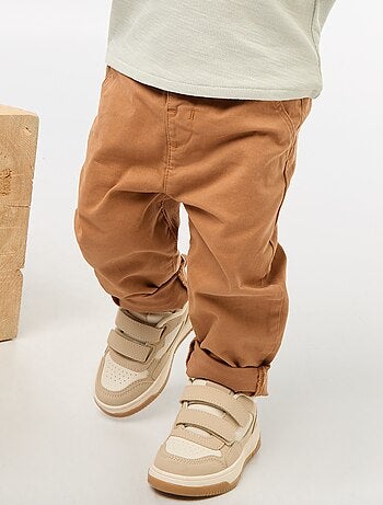 Pantalón chino recto de algodón elástico