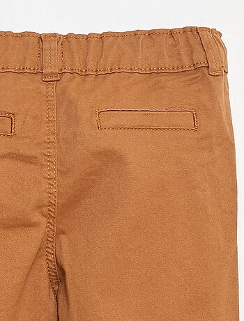 Pantalón chino recto de algodón elástico